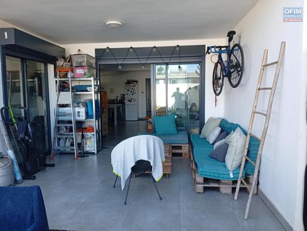 A LOUER APPARTEMENT F3 EN REZ DE JARDIN DE 79 M2 DE SURFACE DANS UNE RESIDENCE RECENTE A LA SALINE LES HAUTS