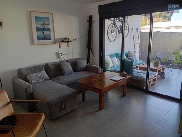 A LOUER APPARTEMENT F3 EN REZ DE JARDIN DE 79 M2 DE SURFACE DANS UNE RESIDENCE RECENTE A LA SALINE LES HAUTS