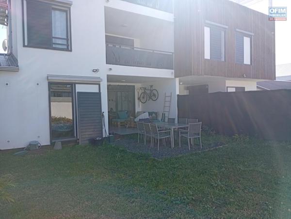 A LOUER APPARTEMENT F3 EN REZ DE JARDIN DE 79 M2 DE SURFACE DANS UNE RESIDENCE RECENTE A LA SALINE LES HAUTS