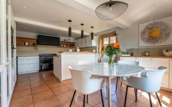 Maison à vendre    7 pièces •  Saint-Germain-sur-l'Arbresle