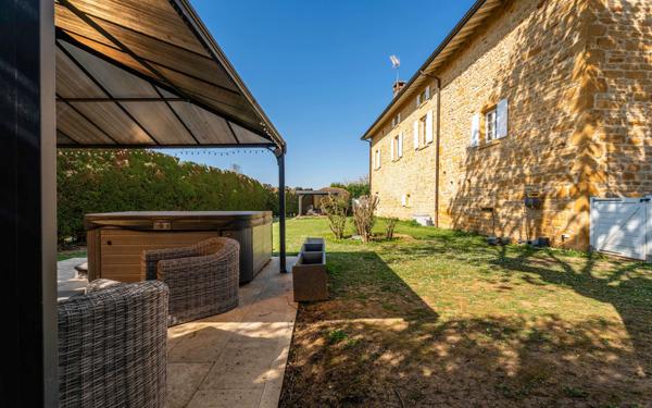 Maison à vendre    7 pièces •  Saint-Germain-sur-l'Arbresle