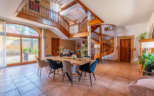 Maison à vendre    7 pièces •  Saint-Germain-sur-l'Arbresle