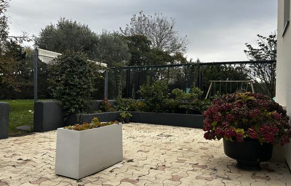 Maison de 125 m2 avec terrain de 12 300 m2, proche commerces, gare TGV et autoroute