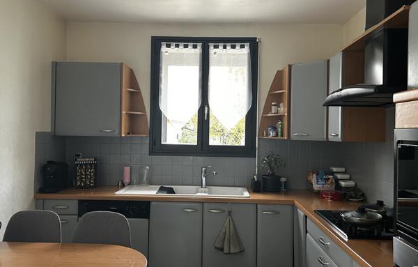 Maison de 125 m2 avec terrain de 12 300 m2, proche commerces, gare TGV et autoroute