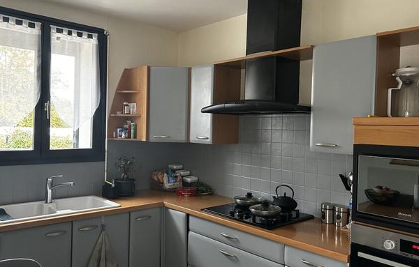 Maison de 125 m2 avec terrain de 12 300 m2, proche commerces, gare TGV et autoroute