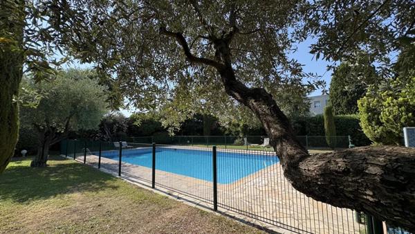 RARE - Antibes - Studio en Dernier étage.