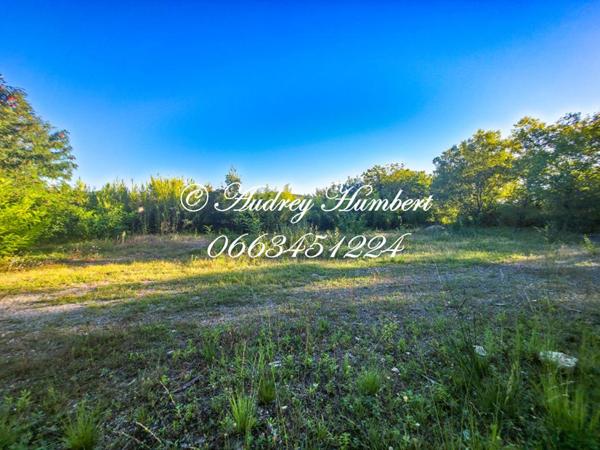 EXCLUSIVITE, PIERREVERT, ensemble immobilier composé d'un ENTREPOT + TERRAIN CONSTRUCTIBLE de 4000 m²
