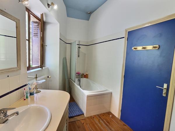 Pont-Aven (29930) Maison de 218 m2/ terrain de 300m2 avec SPA / 6 chambres /200m de l'AVEN