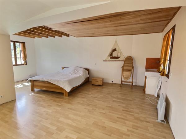 Pont-Aven (29930) Maison de 218 m2/ terrain de 300m2 avec SPA / 6 chambres /200m de l'AVEN