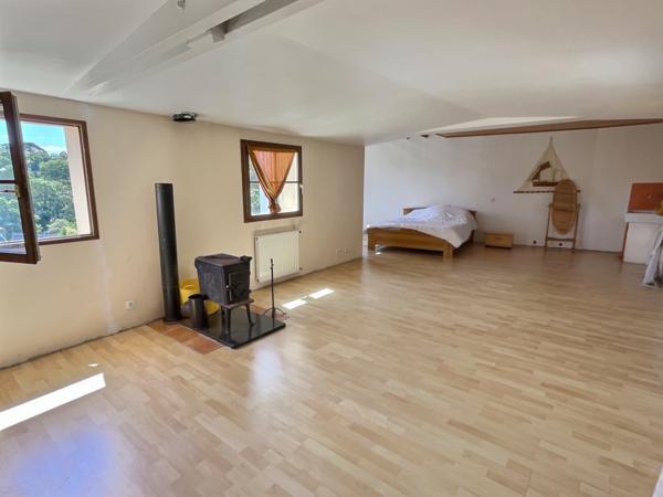 Pont-Aven (29930) Maison de 218 m2/ terrain de 300m2 avec SPA / 6 chambres /200m de l'AVEN