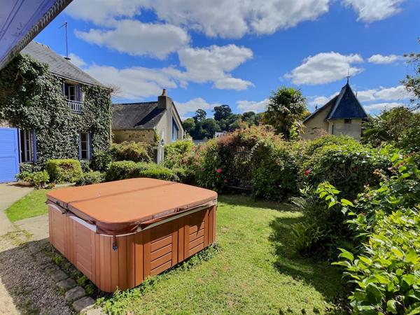 Pont-Aven (29930) Maison de 218 m2/ terrain de 300m2 avec SPA / 6 chambres /200m de l'AVEN