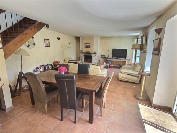 Pont-Aven (29930) Maison de 218 m2/ terrain de 300m2 avec SPA / 6 chambres /200m de l'AVEN