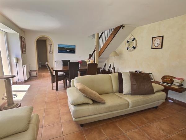 Pont-Aven (29930) Maison de 218 m2/ terrain de 300m2 avec SPA / 6 chambres /200m de l'AVEN