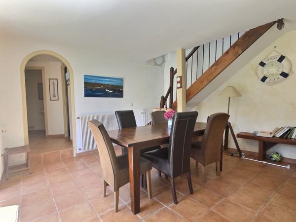 Pont-Aven (29930) Maison de 218 m2/ terrain de 300m2 avec SPA / 6 chambres /200m de l'AVEN