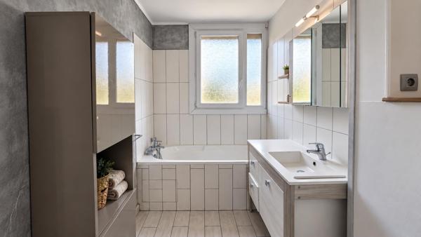 FREJUS  Appartement T3 de 55m2 avec loggia