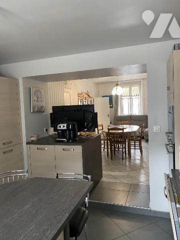 MAISON EN PIERRES AVEC TERRAIN EN BORDURE DE RIVIERE