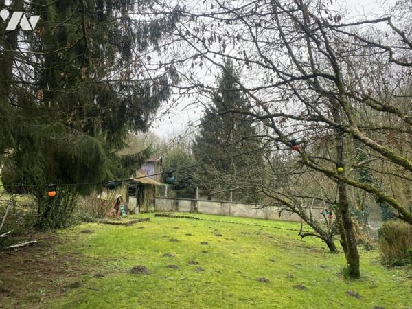 MAISON EN PIERRES AVEC TERRAIN EN BORDURE DE RIVIERE