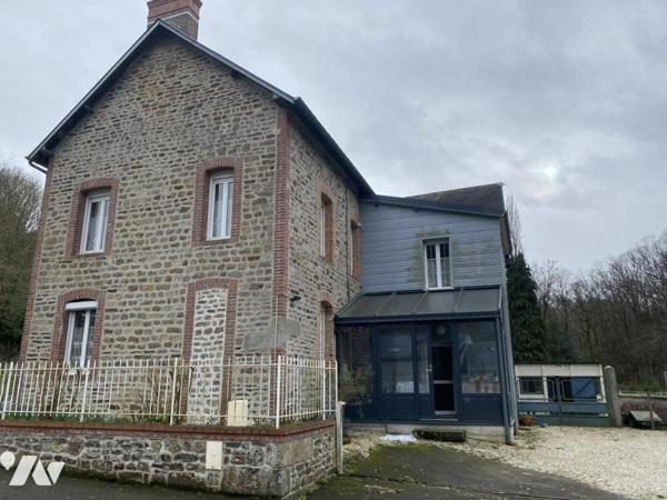 MAISON EN PIERRES AVEC TERRAIN EN BORDURE DE RIVIERE