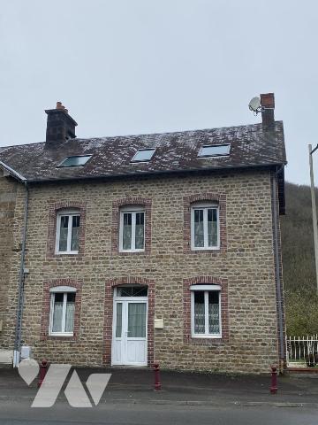 MAISON EN PIERRES AVEC TERRAIN EN BORDURE DE RIVIERE