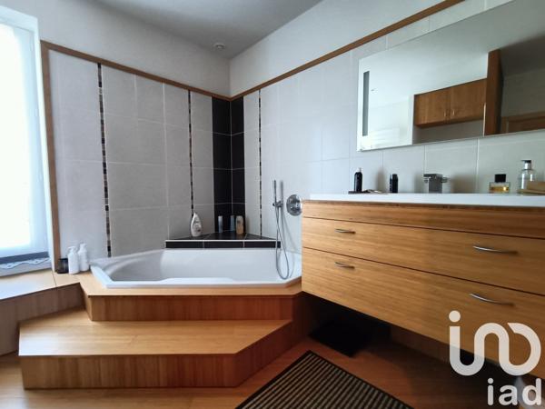 Maison de ville 5 pièces de 135 m² à Vichy (03200)