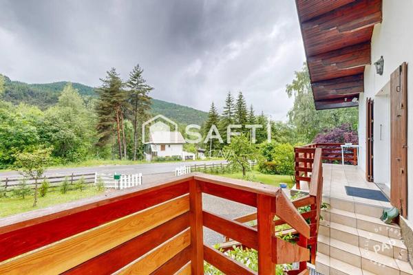 Maison de 103 m² avec terrasse,  garage en sous sol sur 1360m² de terrain cloturé