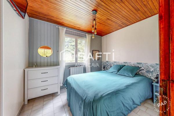 Maison de 103 m² avec terrasse,  garage en sous sol sur 1360m² de terrain cloturé