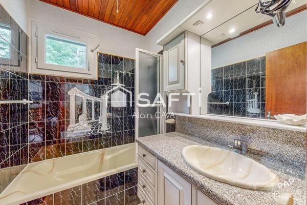 Maison de 103 m² avec terrasse,  garage en sous sol sur 1360m² de terrain cloturé