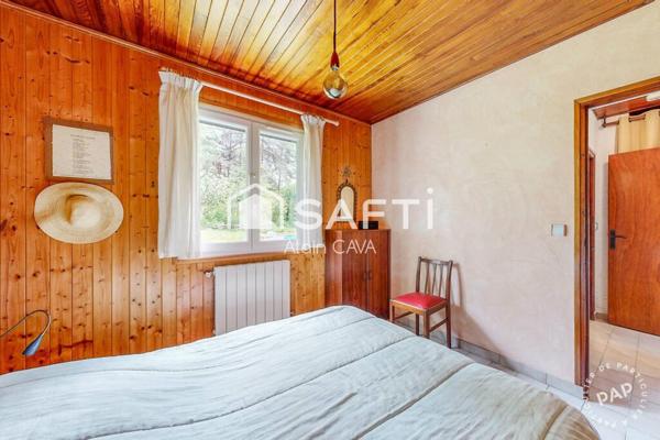 Maison de 103 m² avec terrasse,  garage en sous sol sur 1360m² de terrain cloturé