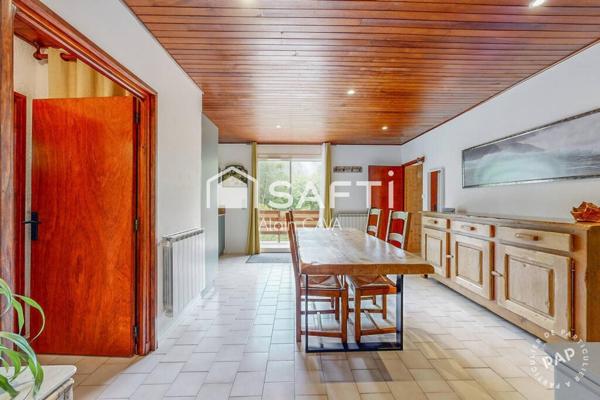 Maison de 103 m² avec terrasse,  garage en sous sol sur 1360m² de terrain cloturé