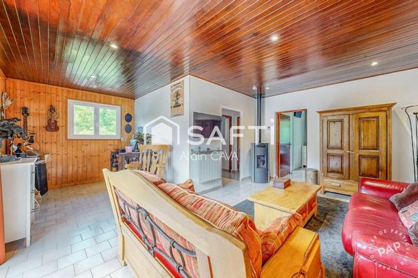 Maison de 103 m² avec terrasse,  garage en sous sol sur 1360m² de terrain cloturé