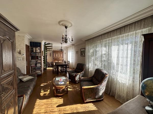 Maison à vendre 4 CHAMBRES, BEAU TERRAIN, AVRILLE (49), proche commerces et transports