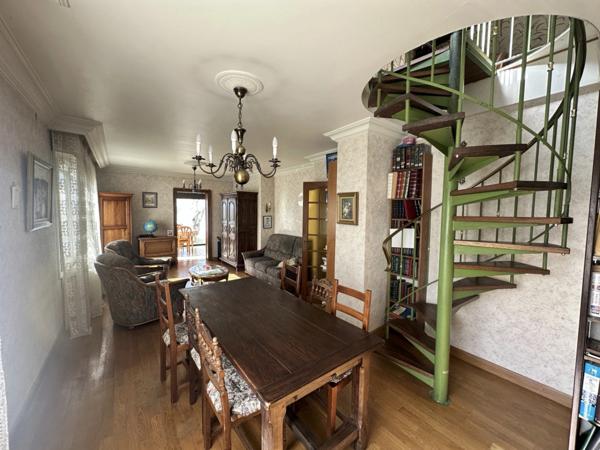 Maison à vendre 4 CHAMBRES, BEAU TERRAIN, AVRILLE (49), proche commerces et transports