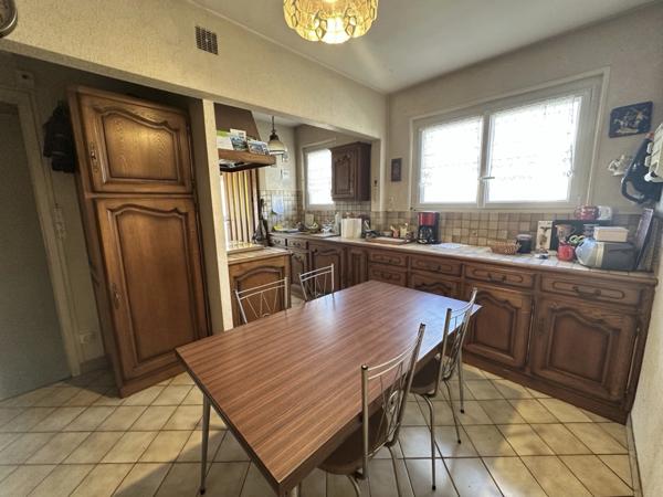 Maison à vendre 4 CHAMBRES, BEAU TERRAIN, AVRILLE (49), proche commerces et transports