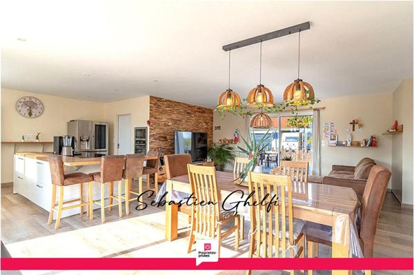 belle maison de plain-pied 3 chambres-garage-appentis-terrain de 2880 m²