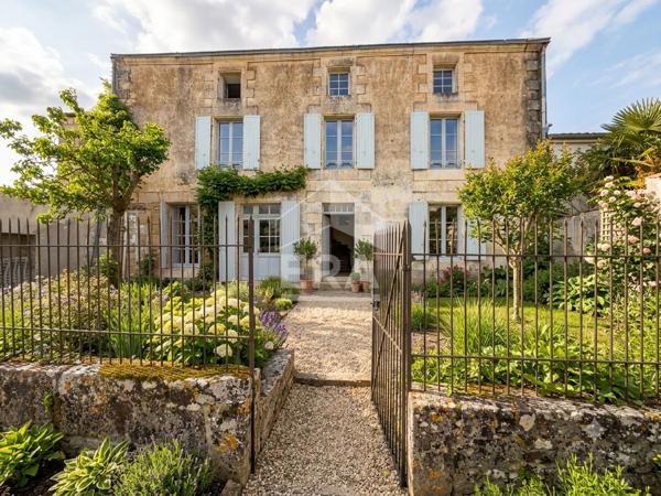 Grande maison de ville de caractère au coeur de Villiers-en-Plaine - 147m2 habitables