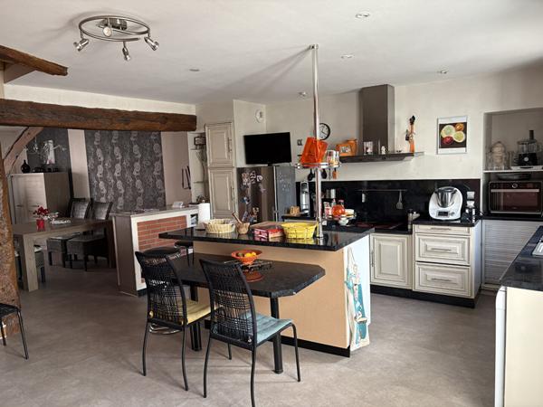 Maison de ville à vendre proche Thouars à Mauzé Thouarsais - 7 pièces, 182 m²