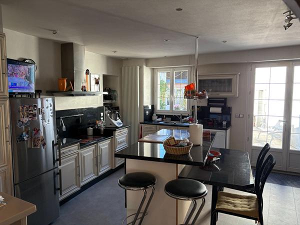 Maison de ville à vendre proche Thouars à Mauzé Thouarsais - 7 pièces, 182 m²