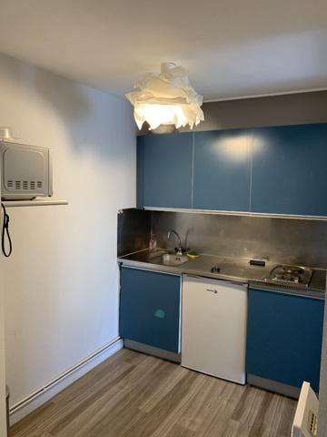 A louer -Centre Ville - Idéalement situé, quai de Versailles, joli T1 Bis meublé dans copropriété avec ascenseur. Place de parking en sous sol.