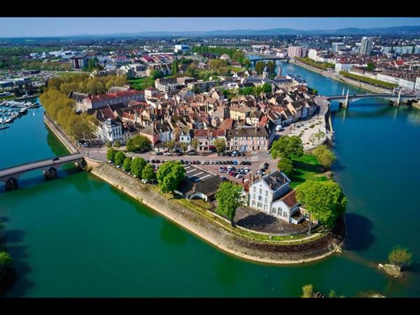 appartement  2 pieces sur ile saint Laurent  Rive de Genise 2