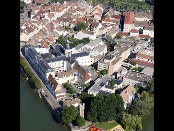 appartement  2 pieces sur ile saint Laurent  Rive de Genise 2