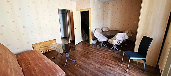 A vendre 3 pièces CHALAIS (16) Local/Bureau avec 1 chambre, 79,50 m²
