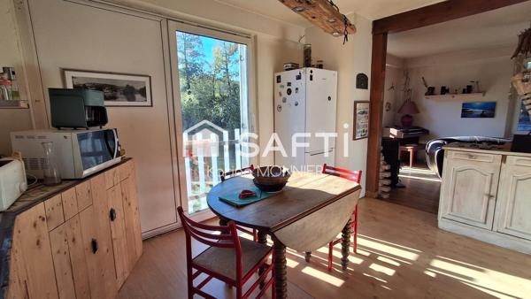 Maison en pierre située en bord de rivière