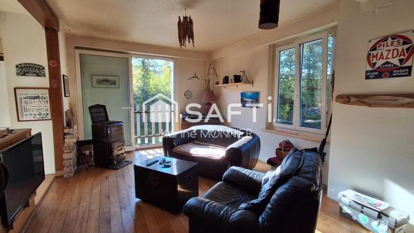 Maison en pierre située en bord de rivière