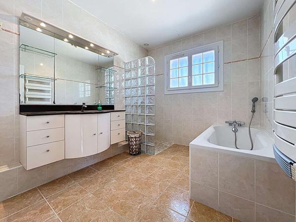 A VENDRE - MURET - Maison T6 avec piscine sur parcelle de 2500m²