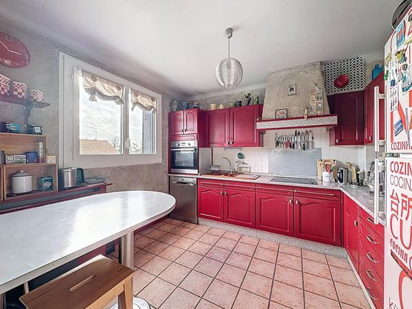 Maison Meaux proche gare à pieds - 5 chambres - sous-sol total - jardin de 348 m2.