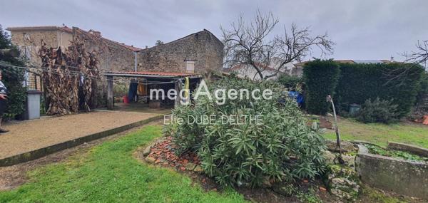 Maison à MOUTIERS-SUR-LE-LAY, 85320 - 8 pièces 170m²