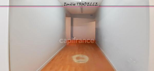 Maison à vendre 8 pièces SAINT CALAIS (72) Ensemble immobilier à fort potentiel : local commercial + appartement en duplex avec patio