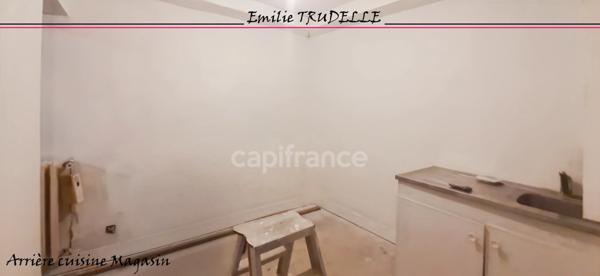 Maison à vendre 8 pièces SAINT CALAIS (72) Ensemble immobilier à fort potentiel : local commercial + appartement en duplex avec patio