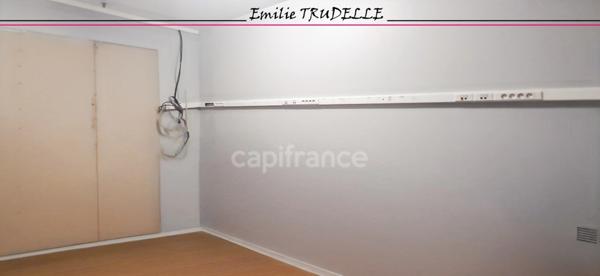 Maison à vendre 8 pièces SAINT CALAIS (72) Ensemble immobilier à fort potentiel : local commercial + appartement en duplex avec patio