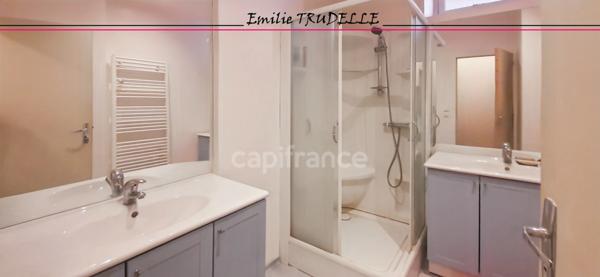 Maison à vendre 8 pièces SAINT CALAIS (72) Ensemble immobilier à fort potentiel : local commercial + appartement en duplex avec patio